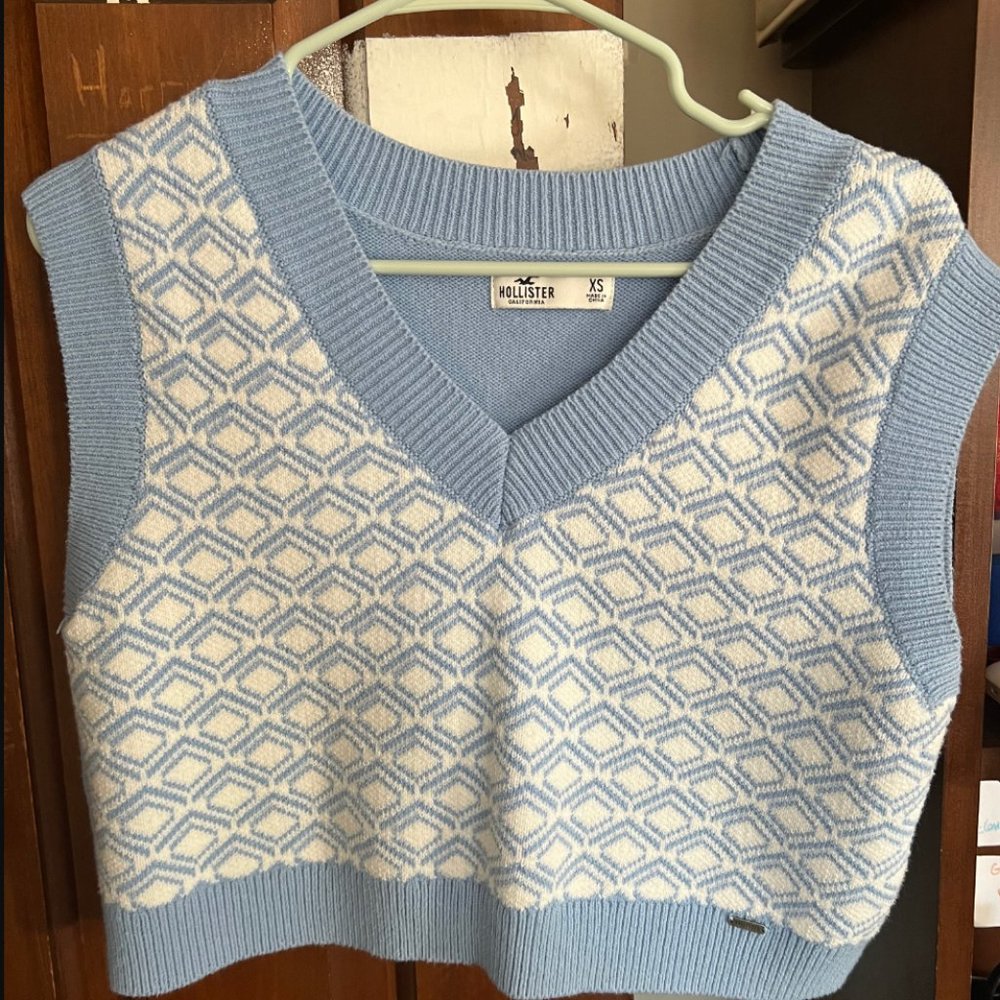 Hollister Argyle Cropped V-Neck Sweater Vest